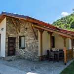 двете къщи - 2 къщи с двор и барбекю за 10 човека в село осъм Beli Osŭm