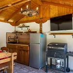Villa двете къщи - 2 къщи с двор и барбекю за 10 човека в село осъм Beli Osŭm