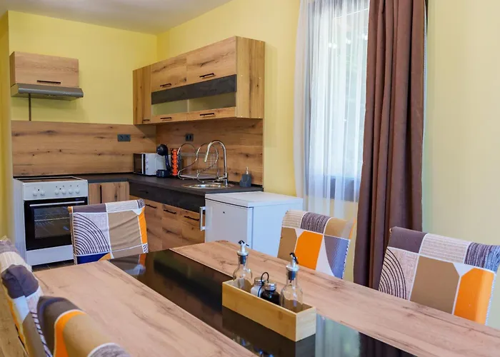 двете къщи село осъм *