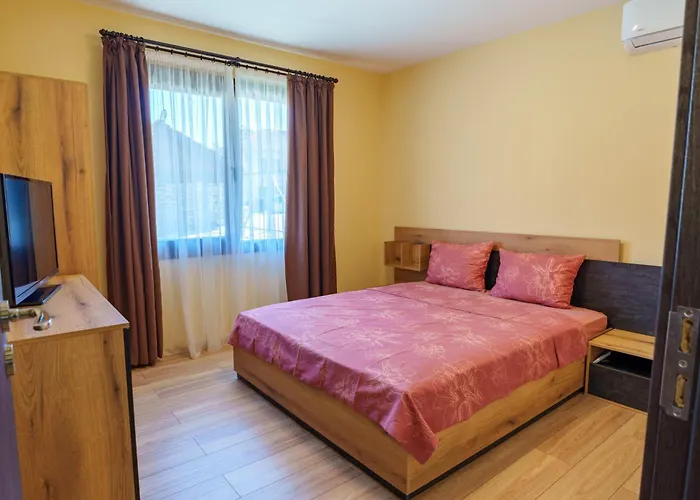 двете къщи село осъм *