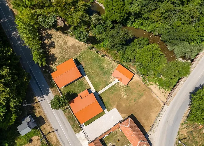 двете къщи село осъм *